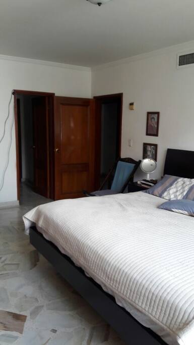 Master bedroom-Dormitorio principal