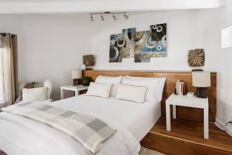 Top Airbnb: Private Bel Air Guesthouse Studio w/ Parking in Beverly Crest