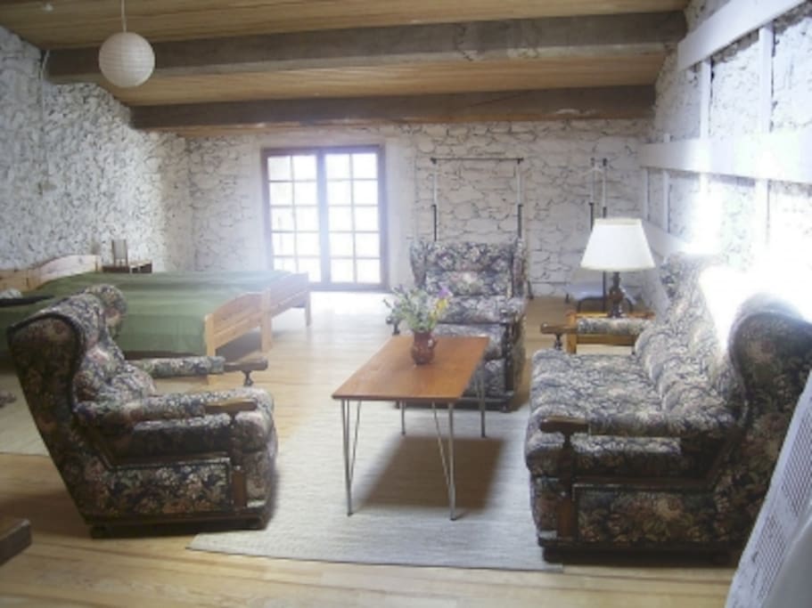 Beedroom/Livring room 1. floor