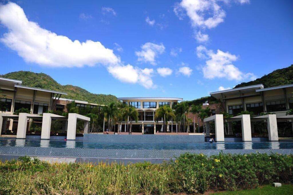The country club's infinity pool