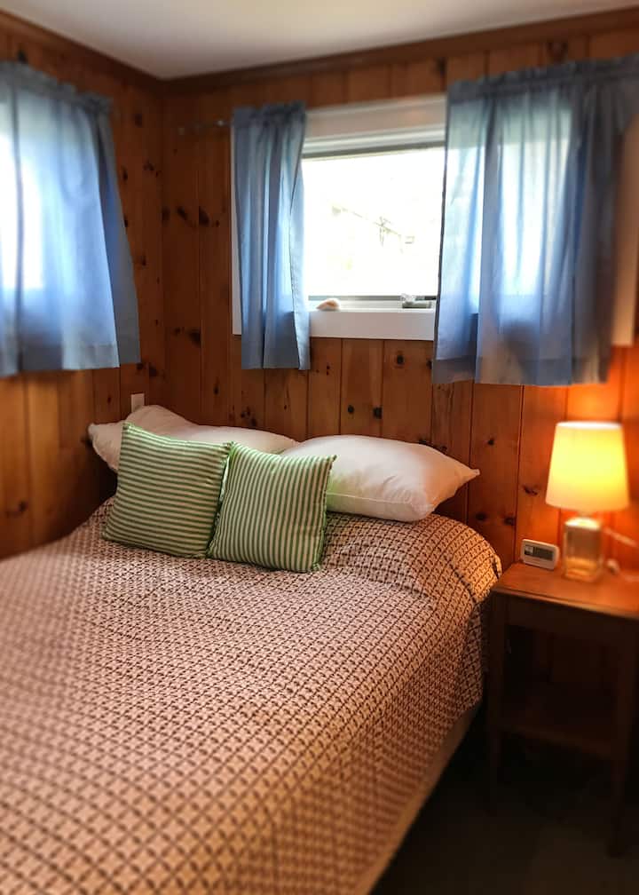 Útulná druhá spálňa s vlastnou kúpeľňou.