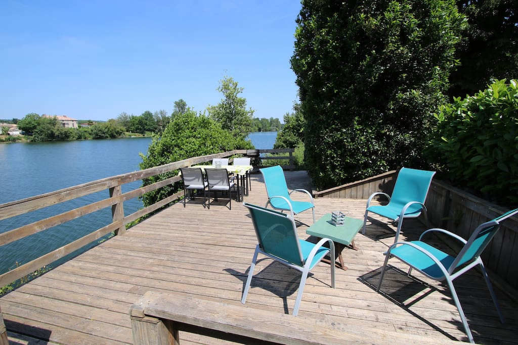 Riverside terrace for guest of Les Séchoirs to enjoy