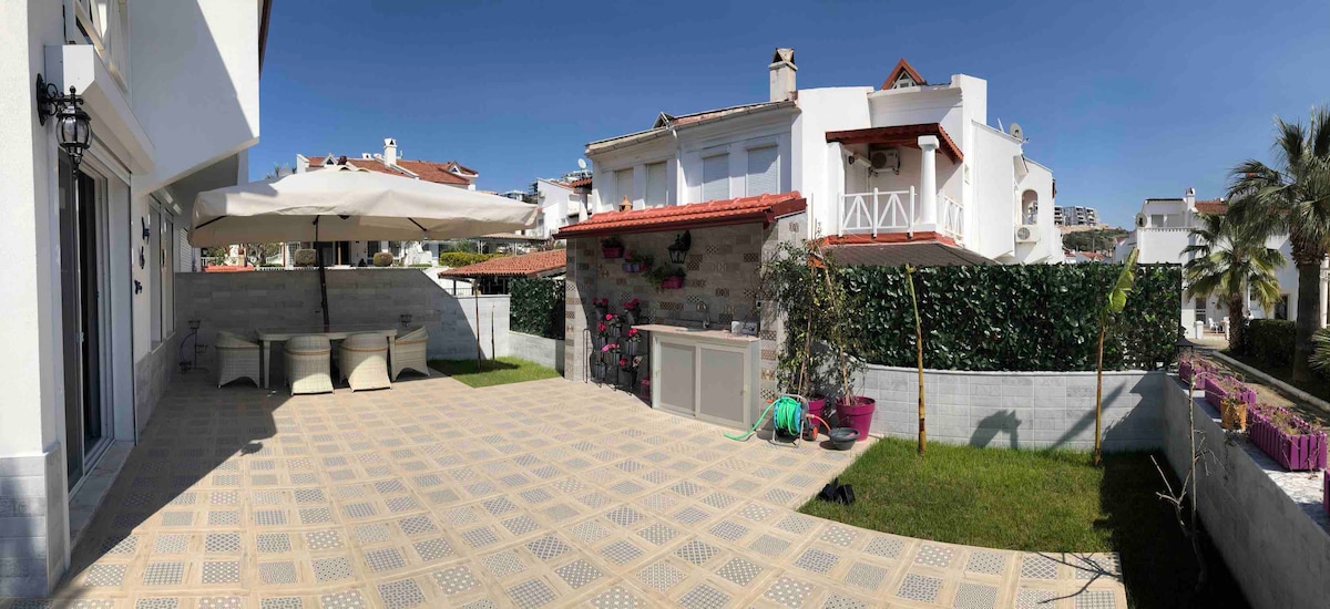 Deniz kenarında, havuz kenarında Villa Blue