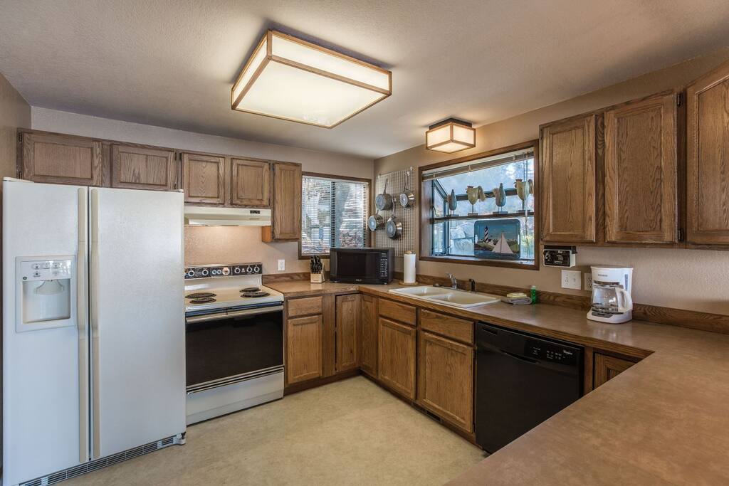 Beachside Getaway - Kitchen