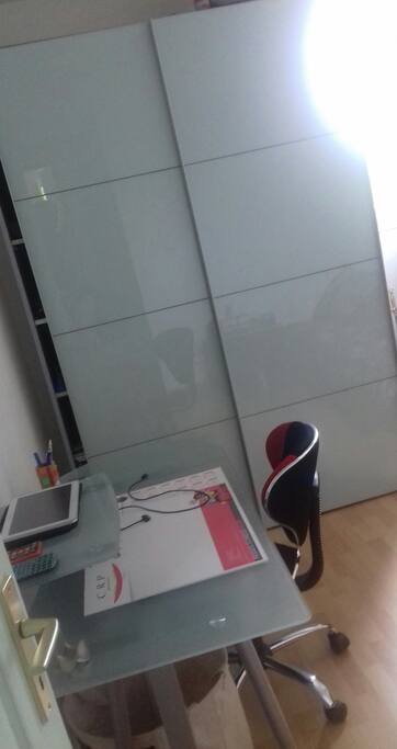 Espace rangement et bureau