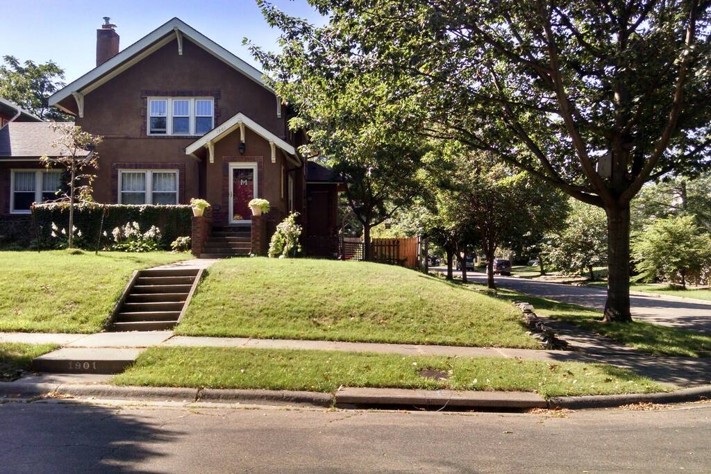 Corner of 19th & Ryons St.