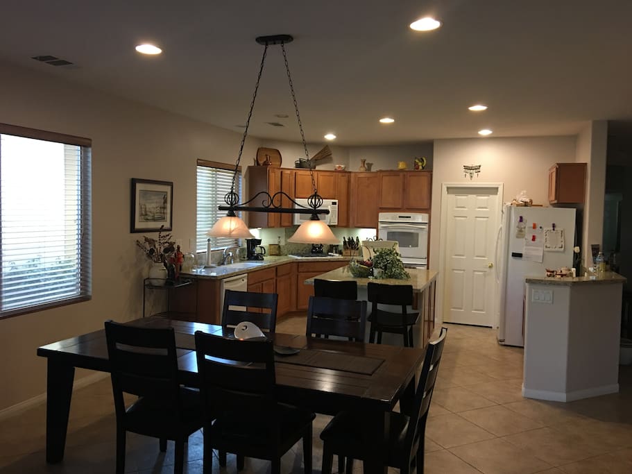 Dining & Kitchen