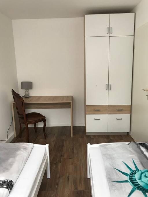 Schlafzimmer 1