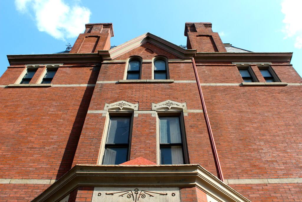 1890 Victorian Townhome on Cedar and North Avenues