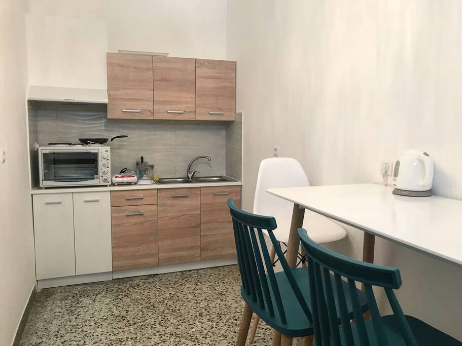 kitchen which has all necessary basic equipment