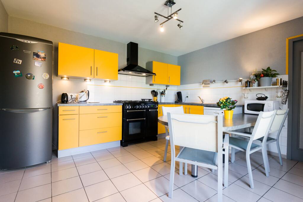 Vue générale de la cuisine.