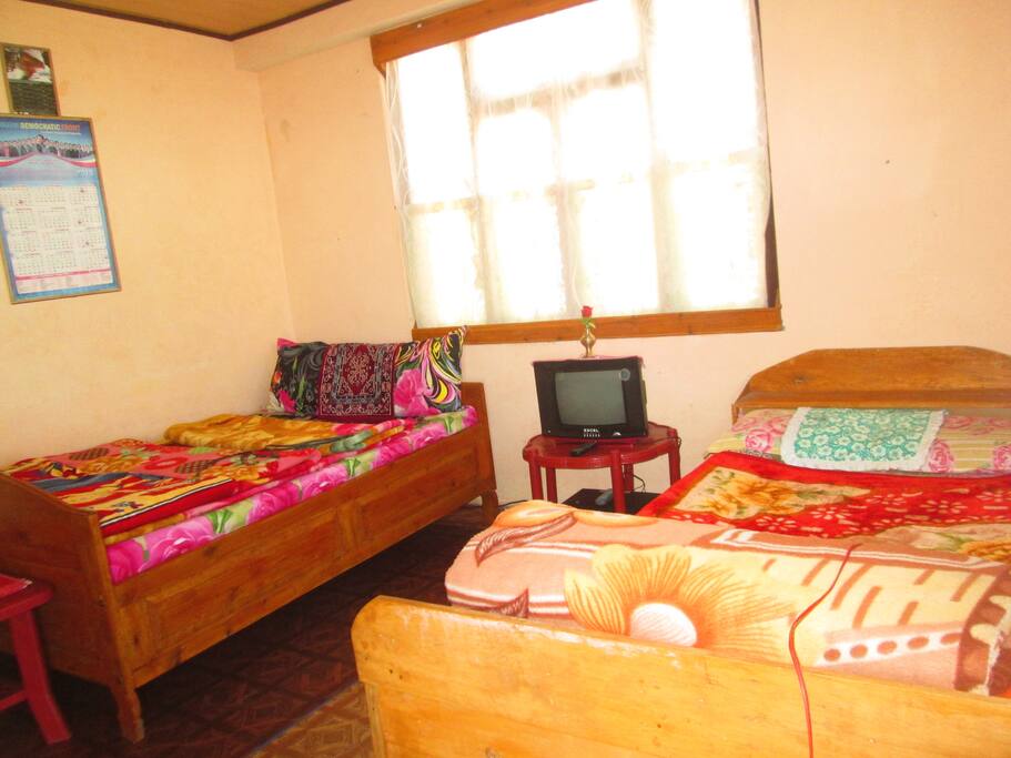 Bedroom with twin bed