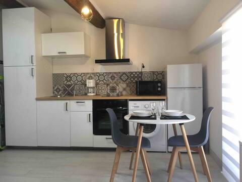 Sublime studio climatisé au calme à 4km des plages