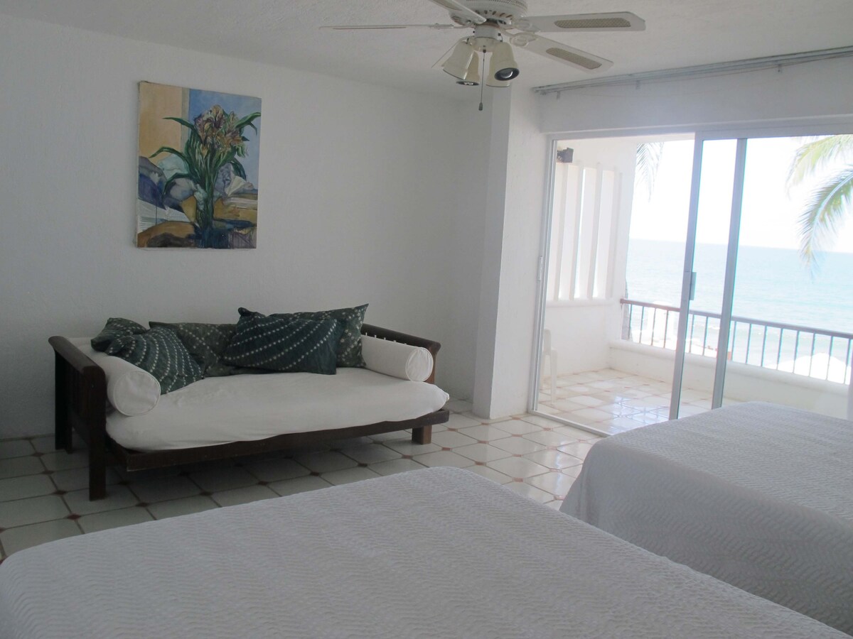 kamer #2 met uitzicht op de oceaan en terras 