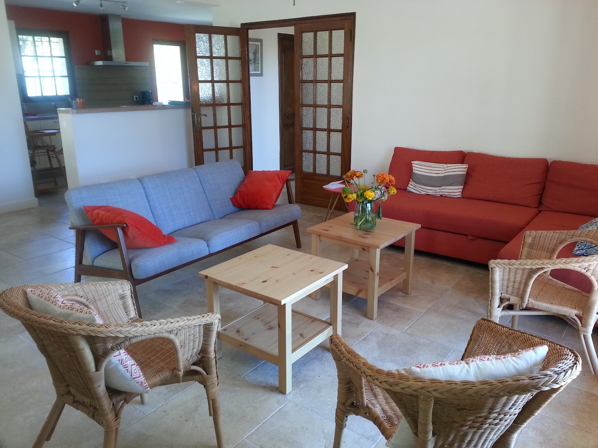 Leistungsstarkes Airbnb: Cottage 12pers, swimming-pool, near TOULON, HYERES in La Valette Du Var