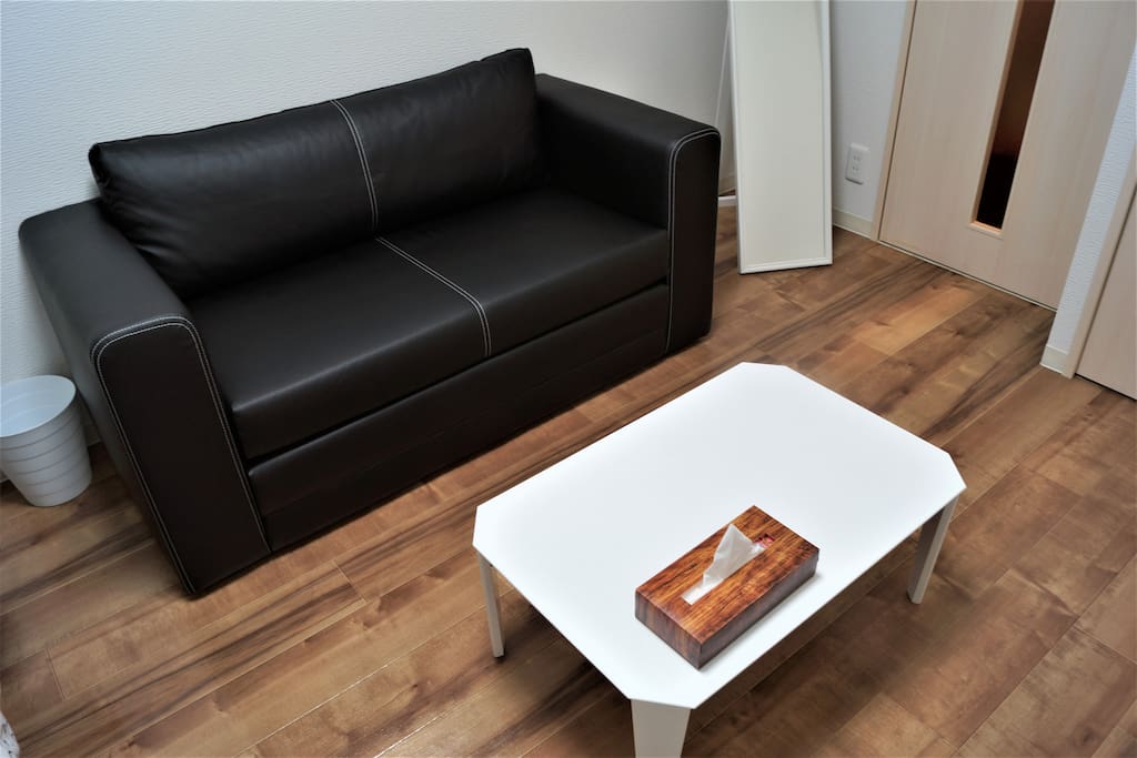 ソファー sofa
テーブル table