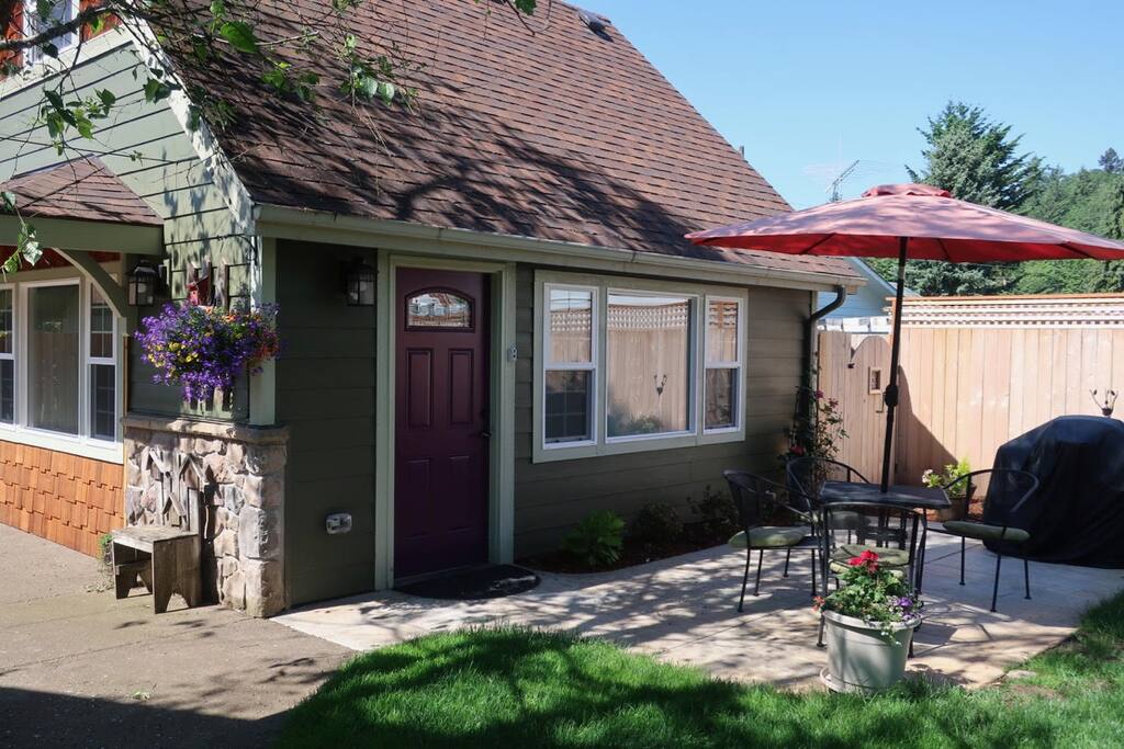 Private entrance with patio
