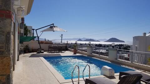 Private pool, stunning view