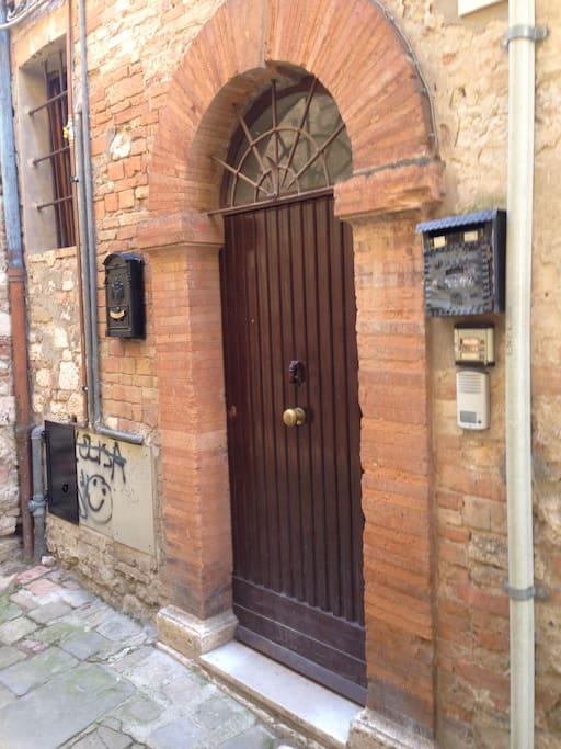 Portone di ingresso del palazzo