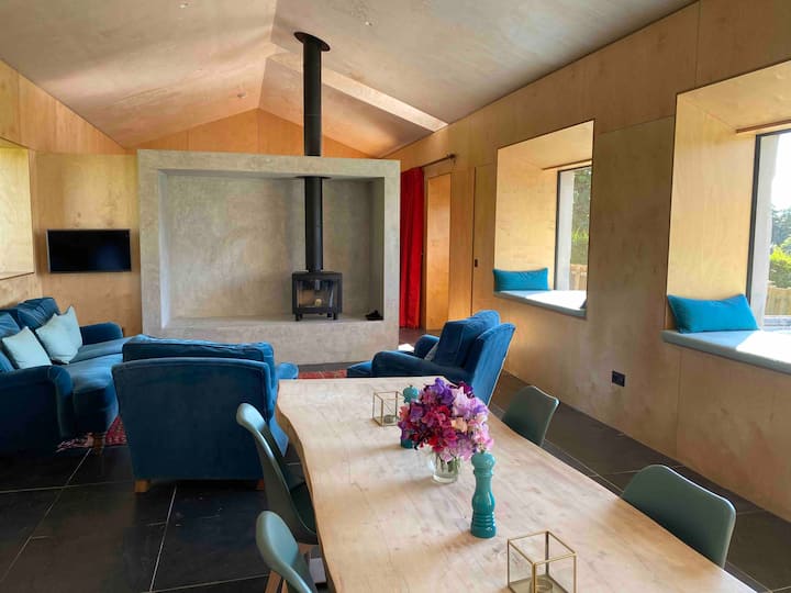 Stylishly converted Bothy by River Earn