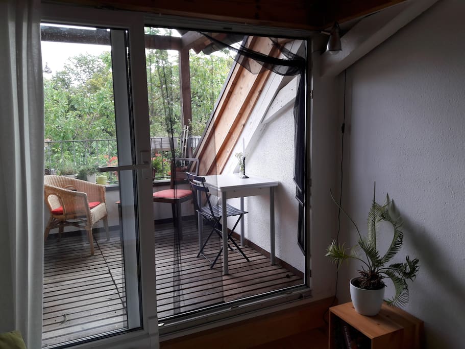 Überdachter Balkon zum Innenhof