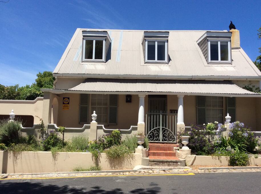Palmboom Cottage