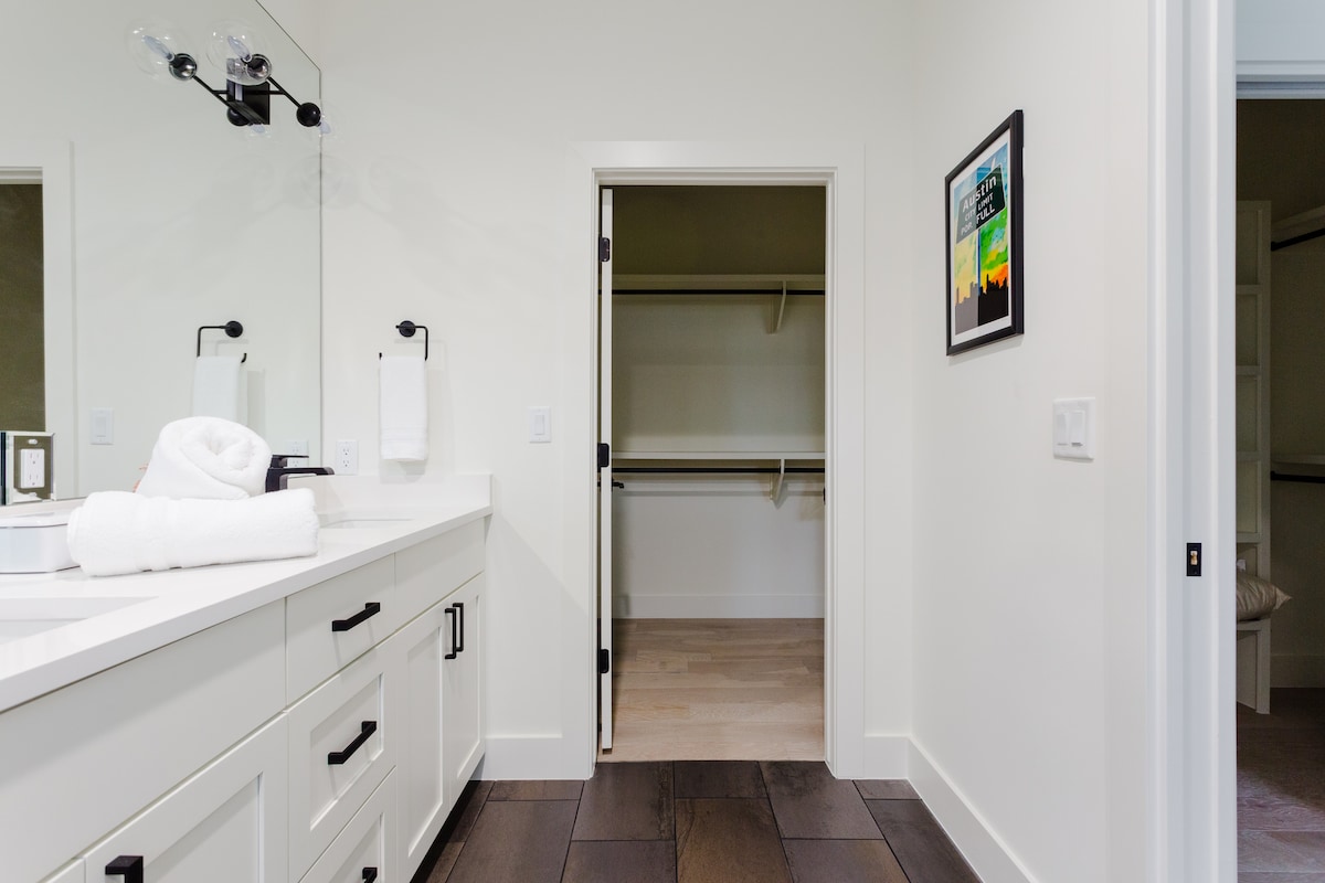 Bright & Modern SoCo Retreat, Minutes from DT!
