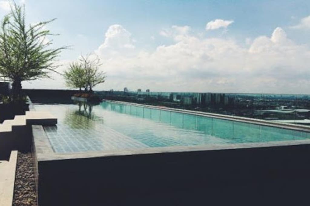 wonderful pool view on sky floor (26th)