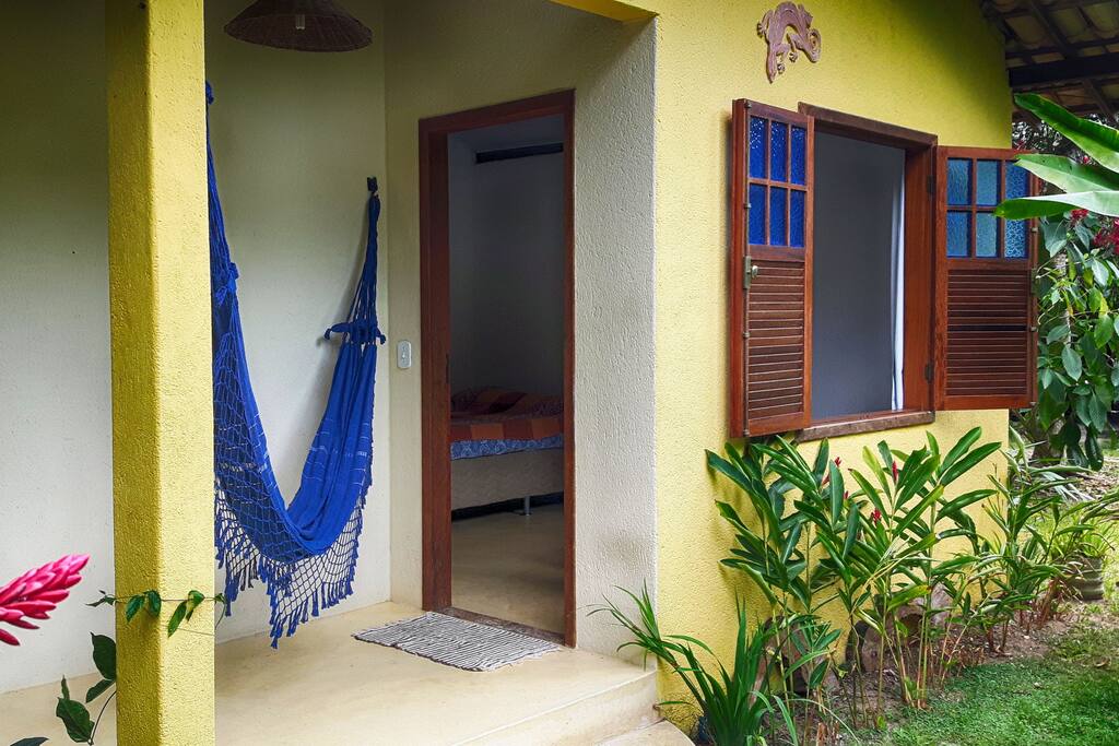 Cercado de verde e com tranquilidade para seus momentos de relax