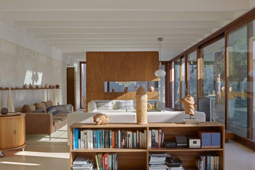Large windows ensure lots if natural light
