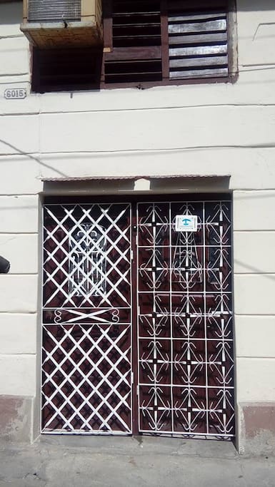 2.entrance door to the apartment