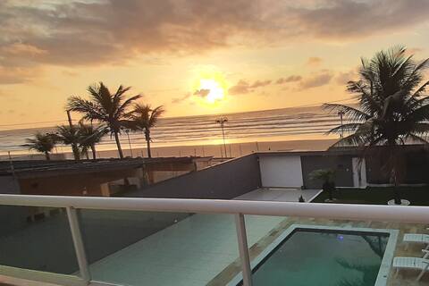 Beach house, 5 Suites, Right on the sand, Heated Pool