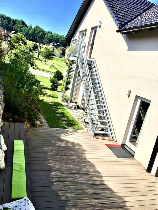 entrée par escalier ou étage 1
