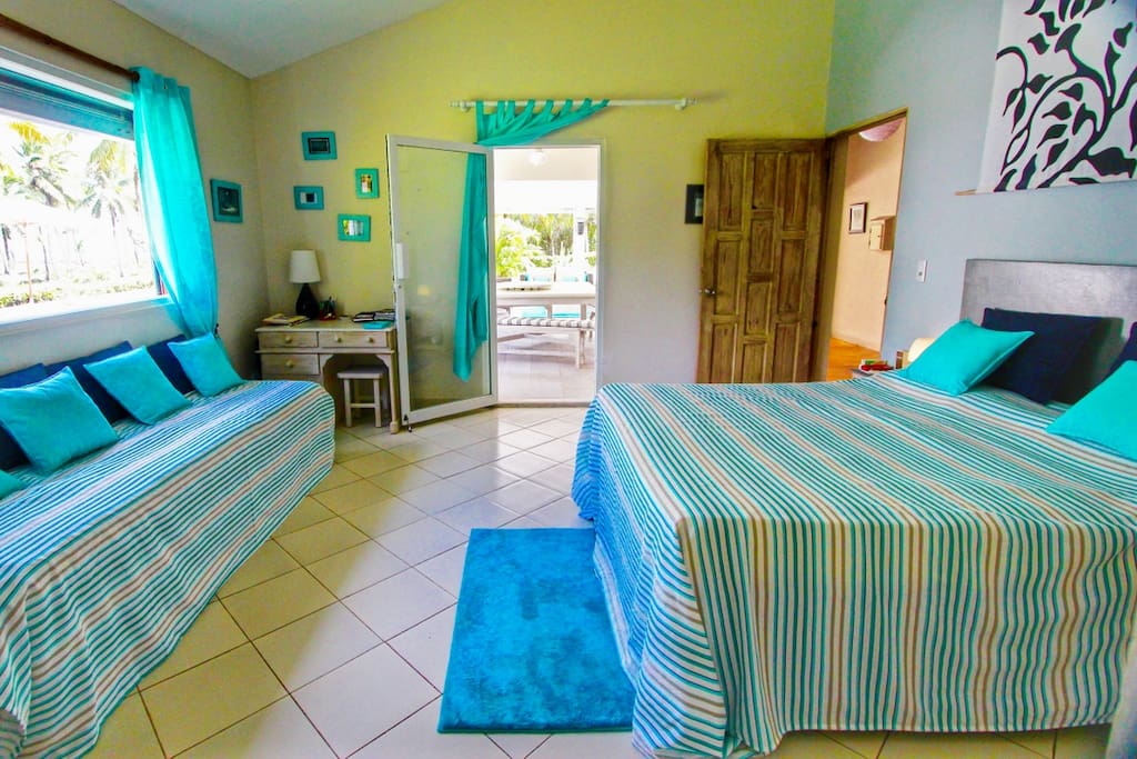 The turquoise bedroom with ocean view