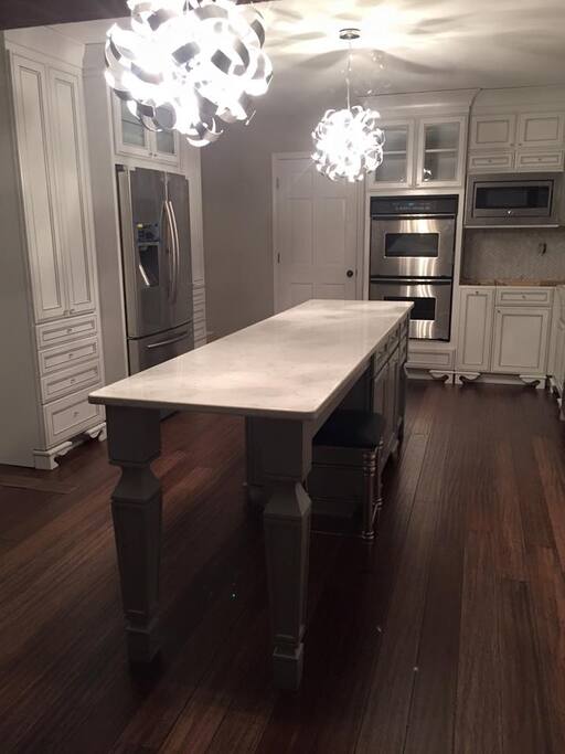 Quartz Counter Tops, Double Ovens & Microwave