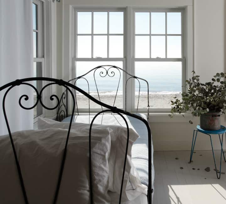 Connecticut Beach Cottage on The Long Island Sound Cottages for Rent