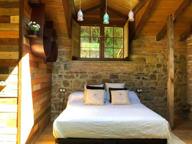 ACOGEDORA CABAÑA EN REDES