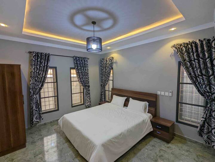 A King-size Bed Inside the Beautiful MGR#4 Bedroom.