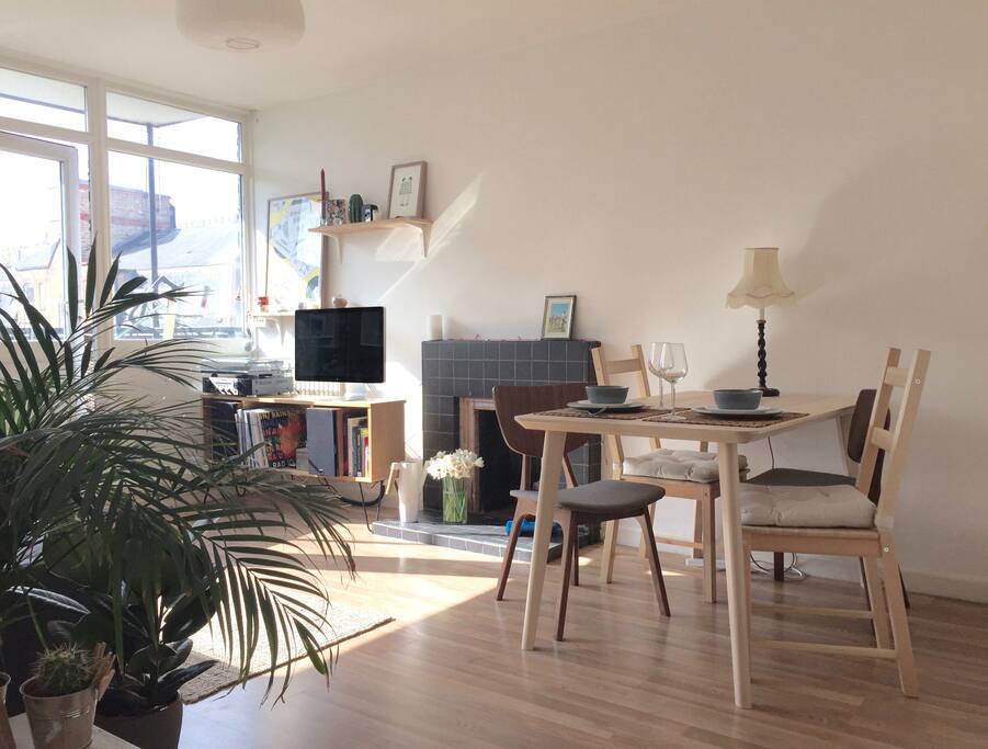 Bright & peaceful living room