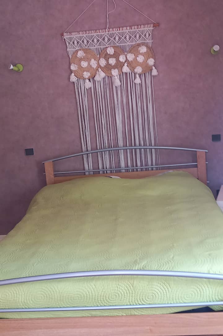 tu habitación con cama de 2 plazas