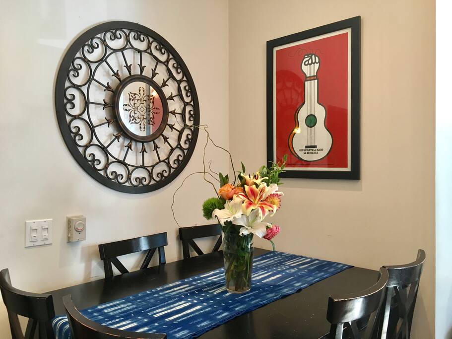 Dining Area - Seats 6