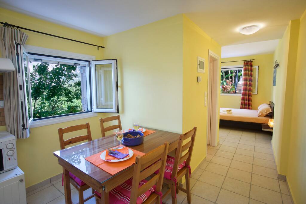 kitchen/bedroom
