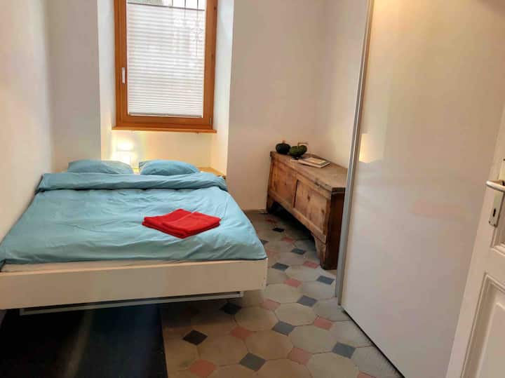 Schlafzimmer 1