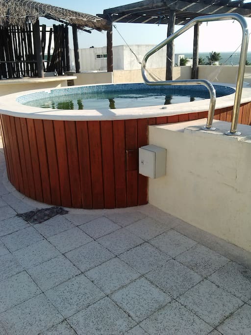 The 4th floor roof top has a whirlpool, hammocks , lawn chairs over looking the caribbean sea.