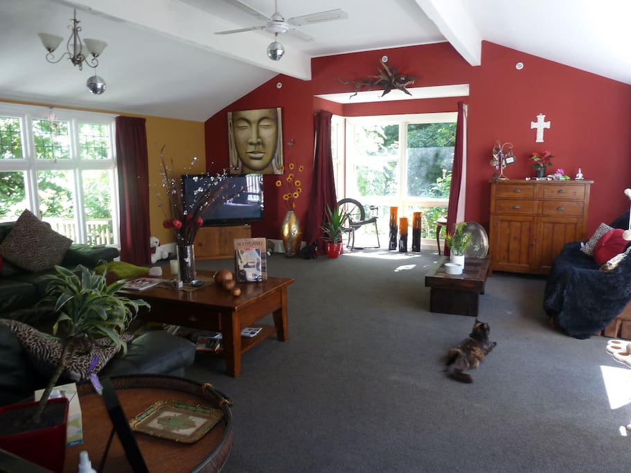 Lounge with access to deck
