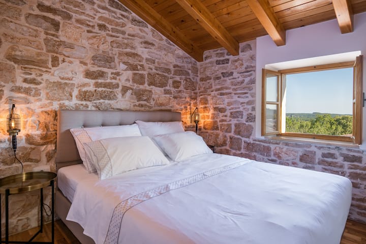 Zimmer Nr. 1. mit Doppelbett.