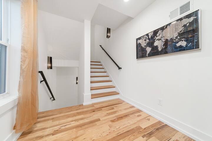 City Hideaway with Stunning Rooftop Escape #3 gallery image 5