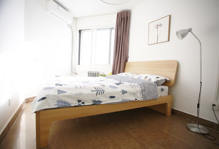 Free service fee! Sanlitun, Embassy District, Chaoyang Park Subway 5-minute walk Sunshine Bedroom Cozy Room of SANLITUN