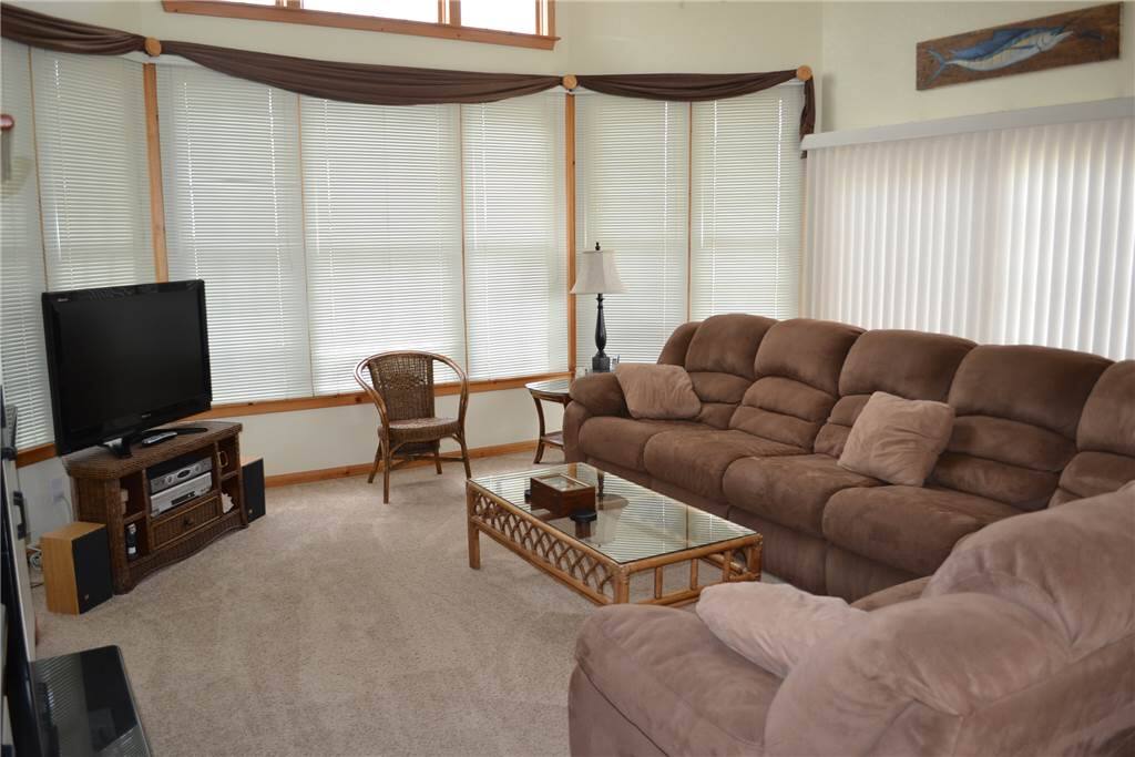 Couch,Furniture,Screen,TV,Television