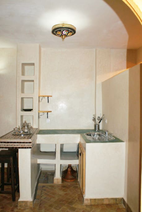 Fully equipped kitchenette, incl fridge, cooker, cutlery, etc.
